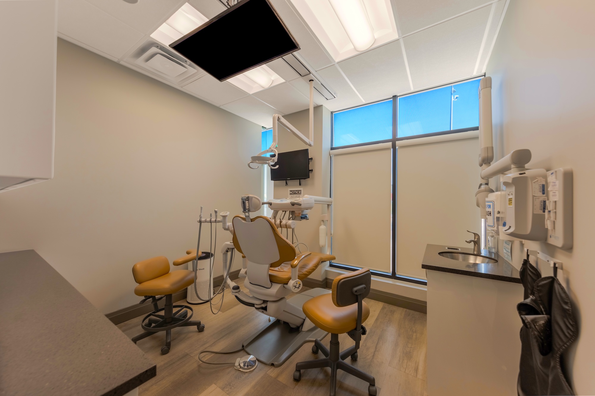 Modern teeth alignment at Oakville clinic